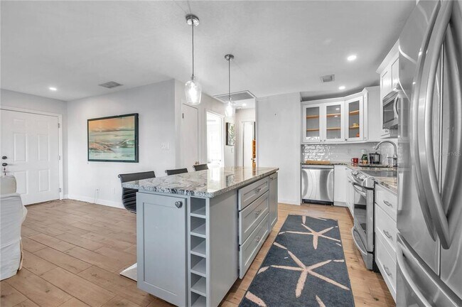 Building Photo - 4728 Beach Dr SE