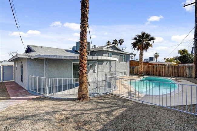 Building Photo - 6121 Edgewood Cir