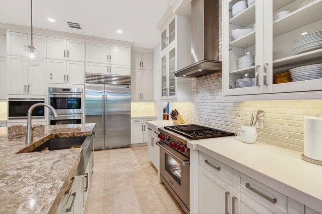 Building Photo - 17662 Cadena Dr