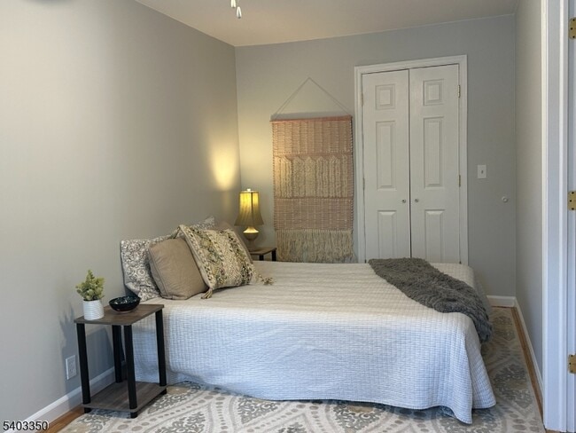 Building Photo - 39 N Mountain Ave