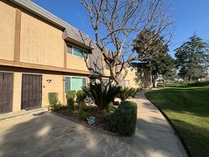 Building Photo - 5164 E Ashlan Ave