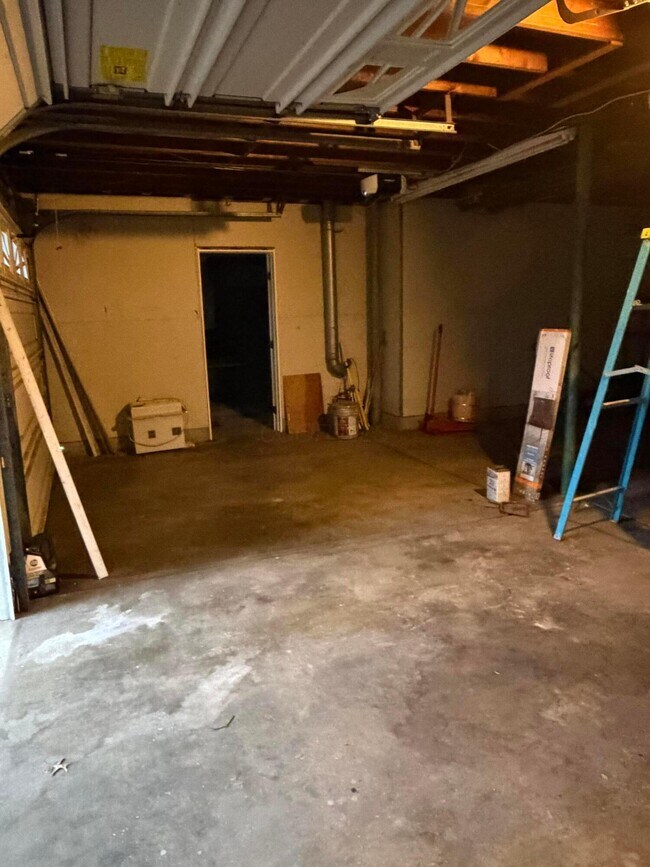 Building Photo - 346 Main St