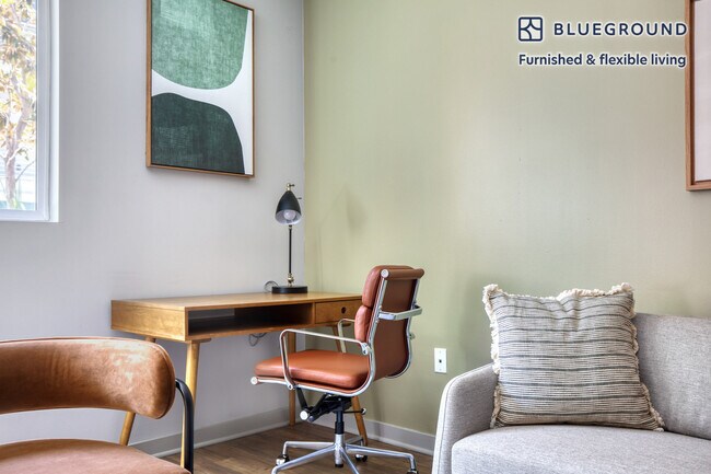 Building Photo - 200 S Los Angeles St