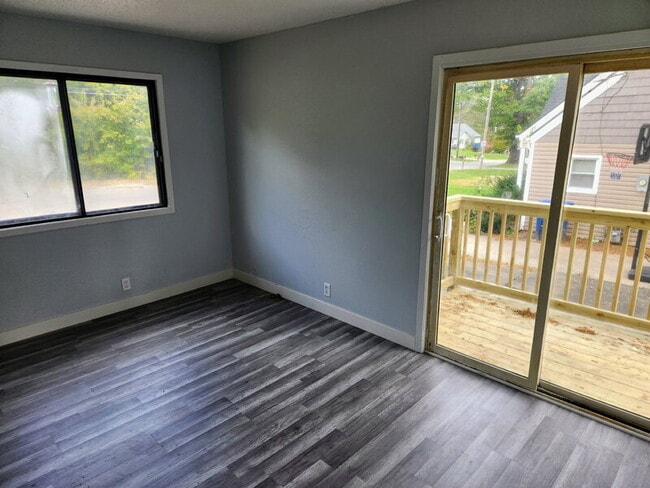 Building Photo - 1627 E Glenwood Dr