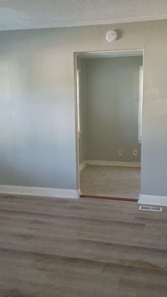 Building Photo - 3566 McKenzie Dr