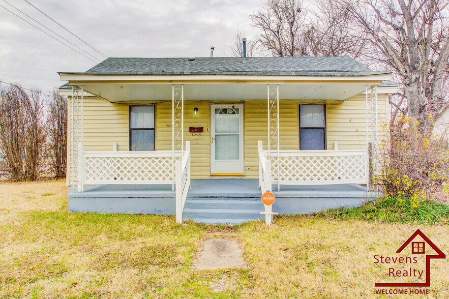 Primary Photo - 815 SW H Ave