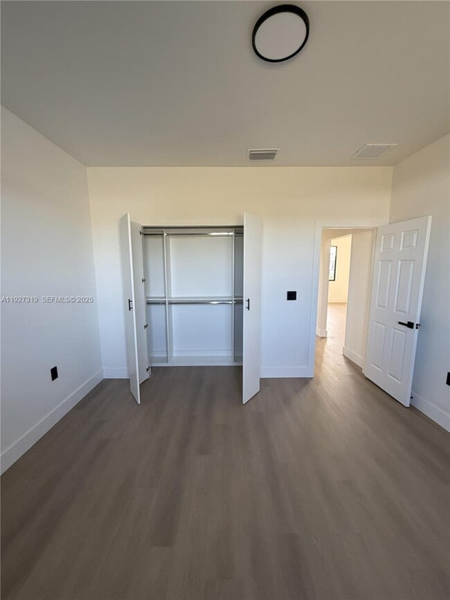 Building Photo - 8033 Oakleaf Cir