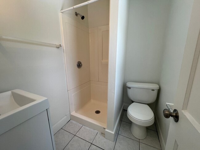 Building Photo - 821 Collins St