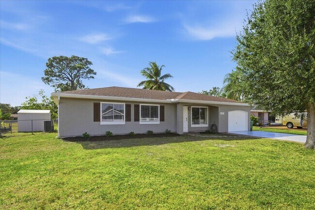 Building Photo - 1969 SE Redwing Cir