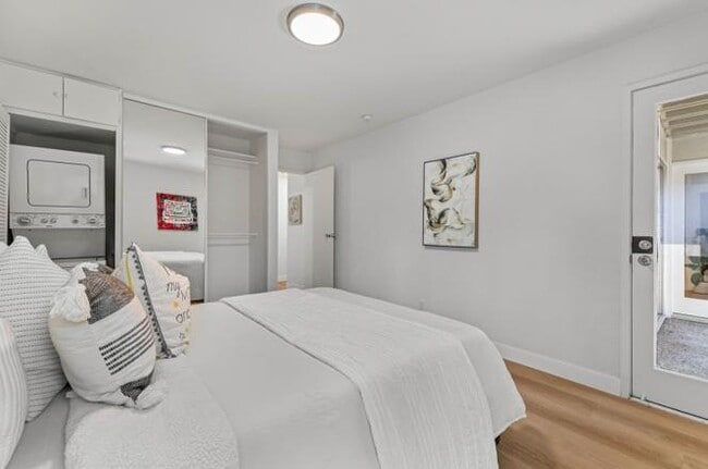 Building Photo - 280 Easy St