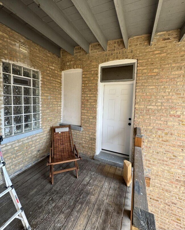 Building Photo - 2 bedroom in Chicago IL 60618