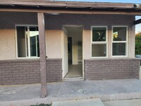 Building Photo - Quaint Updated 1 Bed/ 1 Bath Apartment!