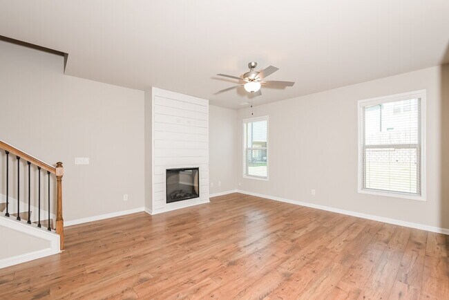 Building Photo - 1200 Spring Marsh Ct NE
