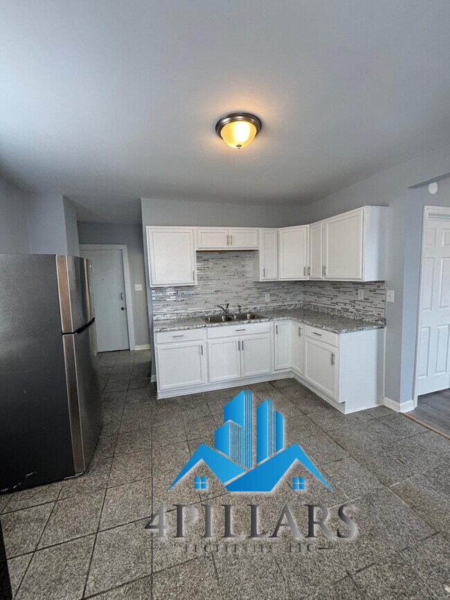 Building Photo - 3904 Deodar St