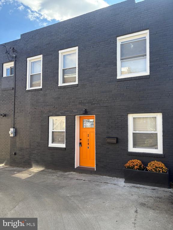 Building Photo - 220 N 9th St