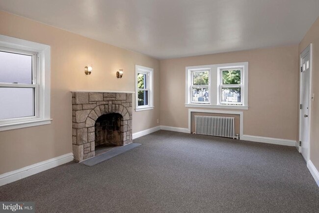 Building Photo - 25 Greenview Ave