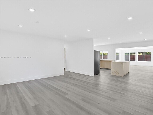 Building Photo - 2048 SW 37th Ave