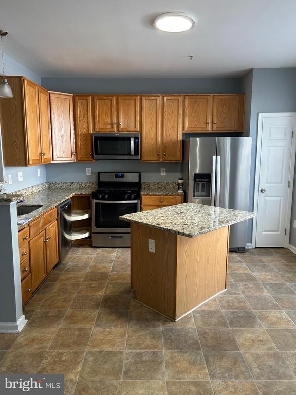 Building Photo - 9602 Woodview Dr