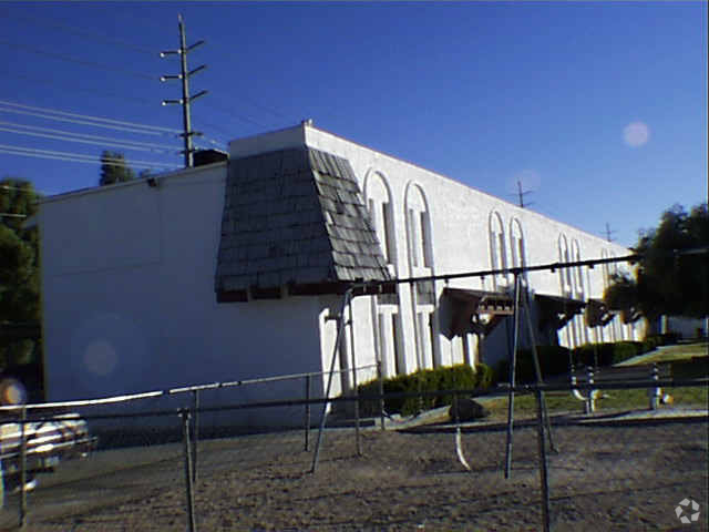 Building Photo - Bonanza Apartments