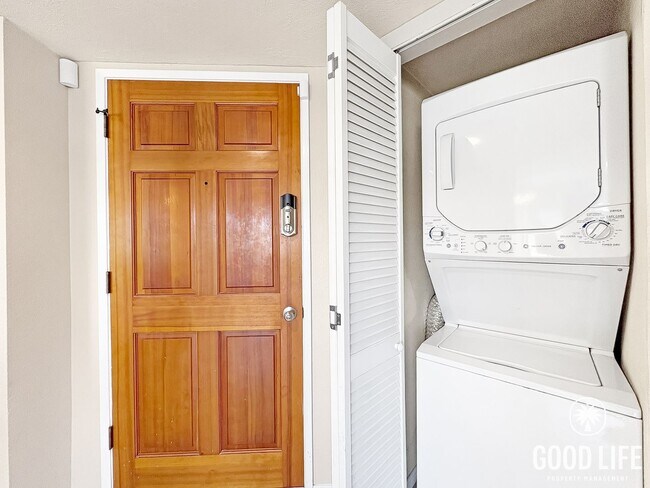Building Photo - SD: Cozy 1BD/1BA Condo in Spring Valley with Reserved Parking, Private Patio & W/D