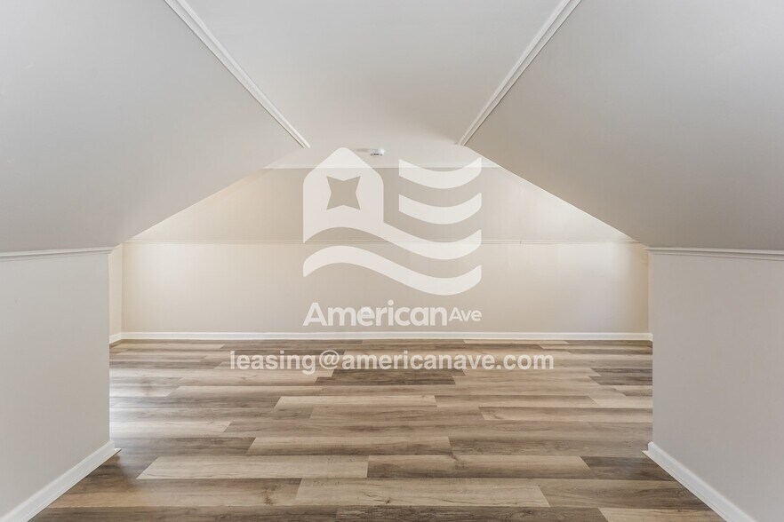 Building Photo - 1930 Loxley Rd