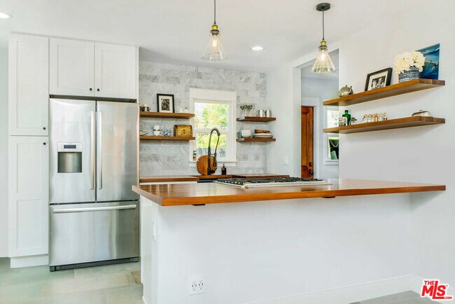 Building Photo - 326 4th Ave