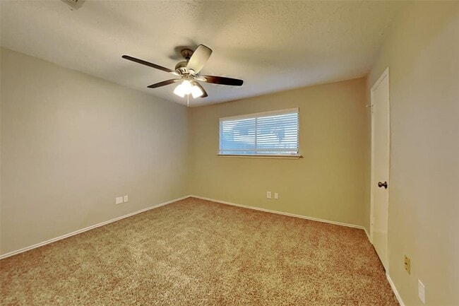 Building Photo - 11914 Osage Park Dr