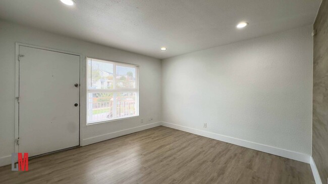 Interior Photo - 5048 Wightman St.