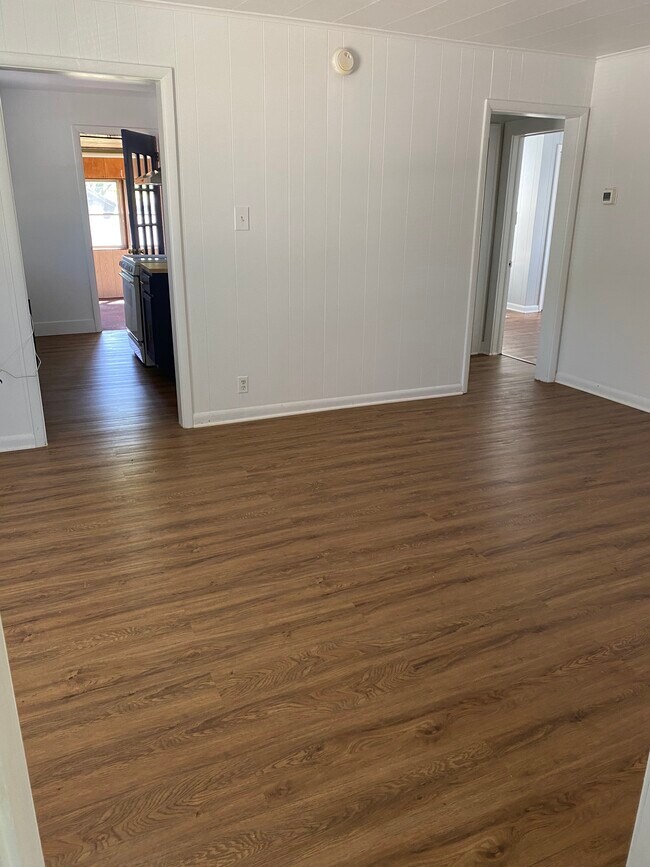 Building Photo - 1627 S Indianapolis Ave