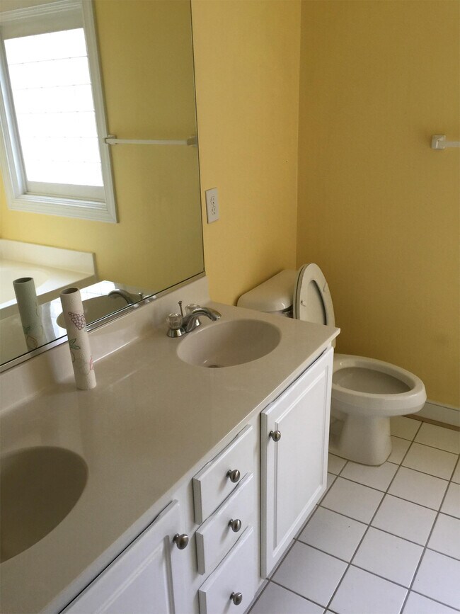 Building Photo - 1834 Rolfe Way