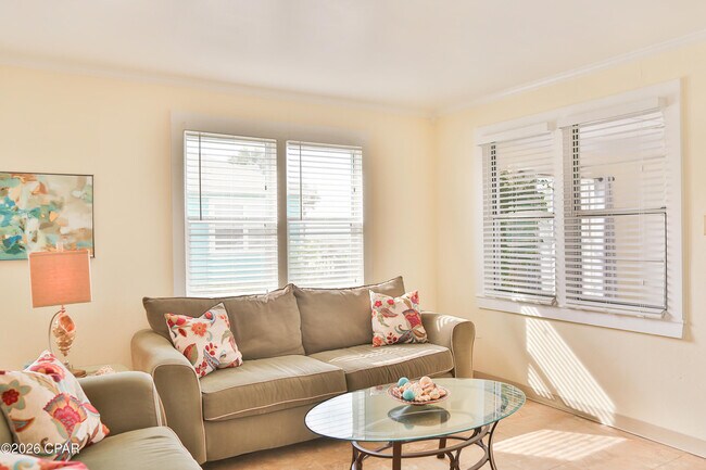 Building Photo - 13307 Oleander Dr