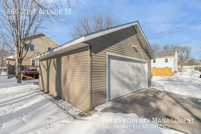 Building Photo - 866 21st Ave SE