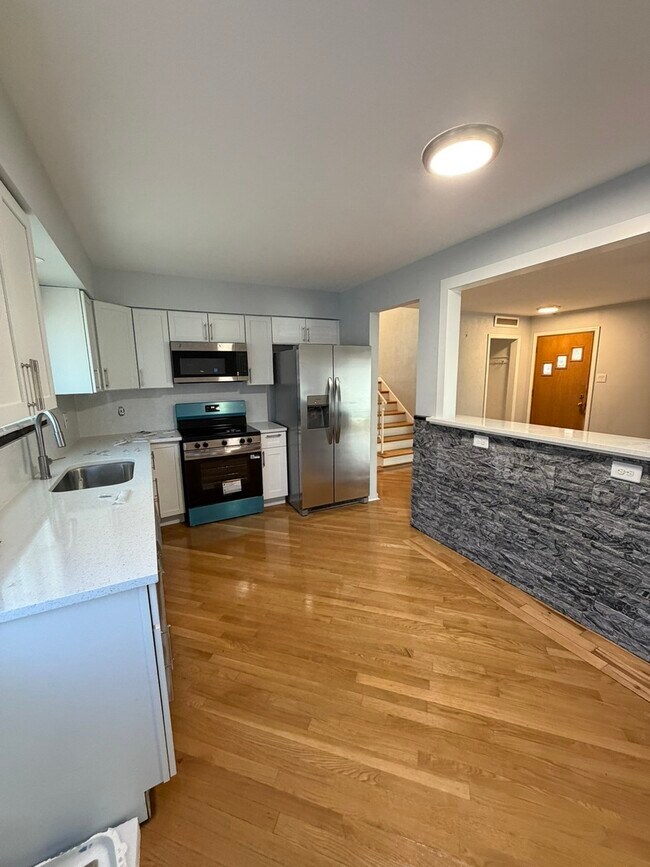 Building Photo - 8901 Octavia Ave