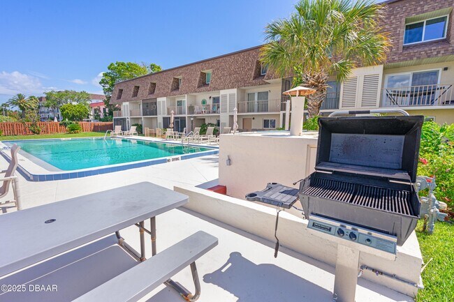 Building Photo - 144 S Halifax Ave