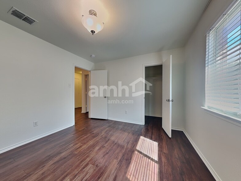 Building Photo - 9421 Pastime Ct