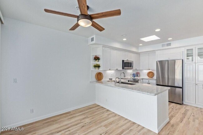 Building Photo - 7222 E Gainey Ranch Rd