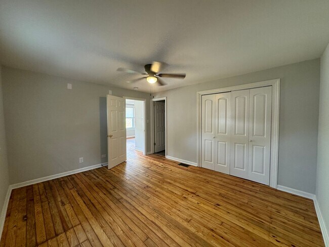 Building Photo - 1 Bedroom with water and electric included close to downtown Morganton!