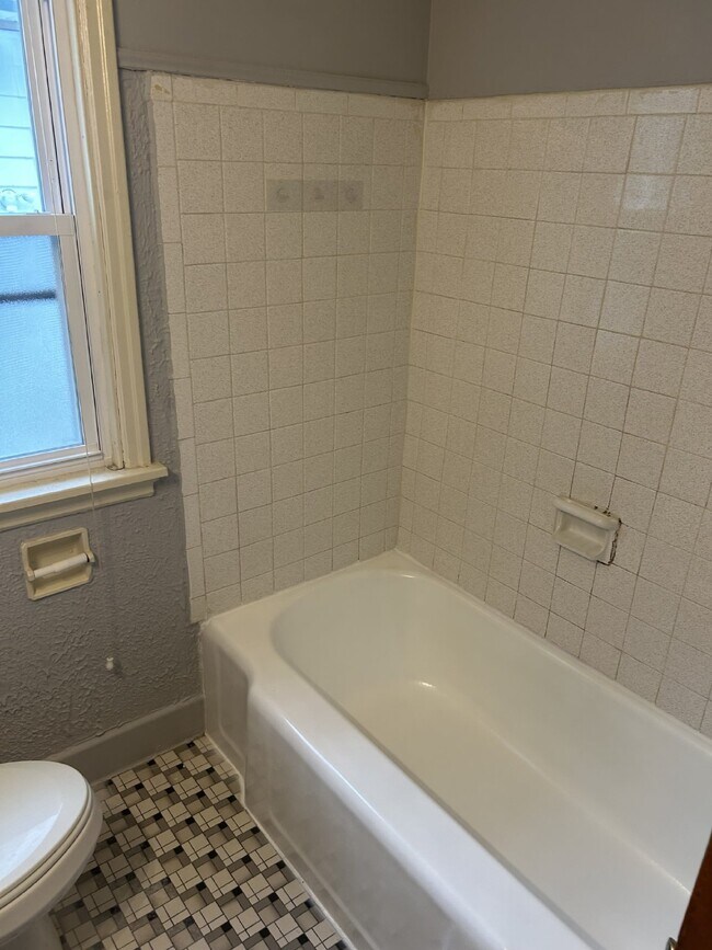 Building Photo - Off market unit for applications only.