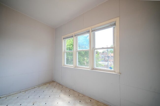 Building Photo - 7916 S Throop St