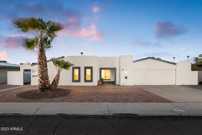 Primary Photo - 532 W La Jolla Dr