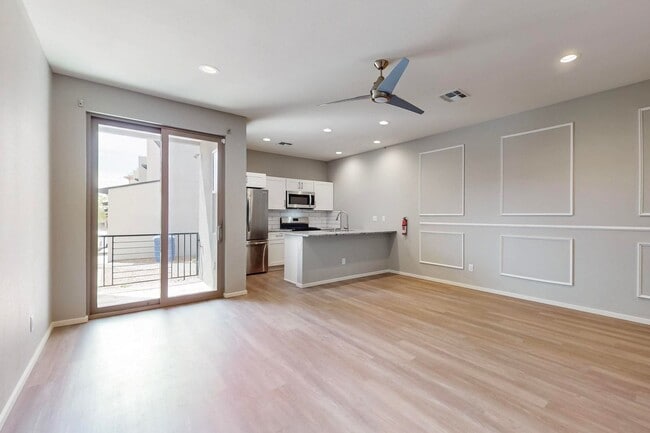 Building Photo - New Townhouse NE Heights 2/bedroom 1.5/bath 1/CG