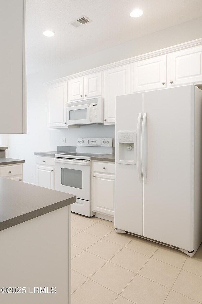 Building Photo - 10 Nightingale Ln