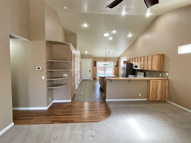 Building Photo - Beautiful 2 bed 2 bath home in the Woodbri...