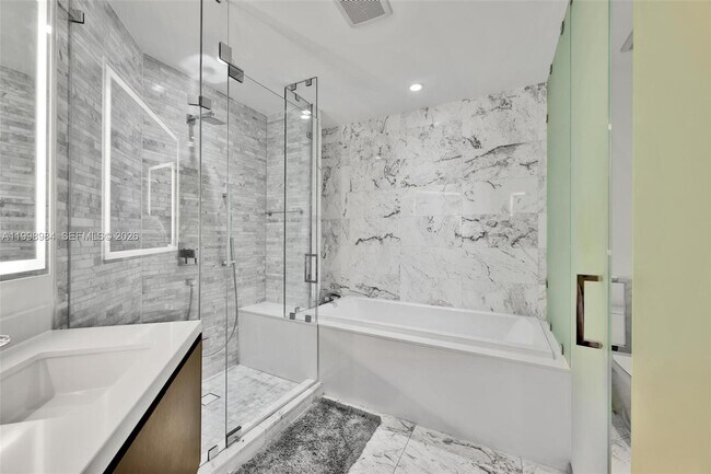 Building Photo - 851 NE 1st Ave