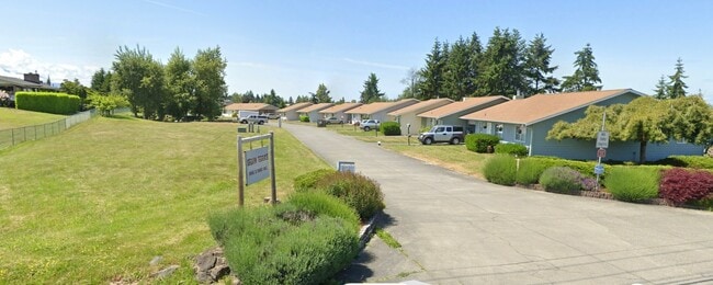 Building Photo - 1045 3rd Ave