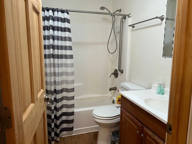 Building Photo - 2 Bed 1 Bath Single Family Home in North Pole- NO PETS