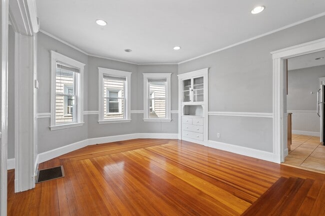 Building Photo - 146 Beech St