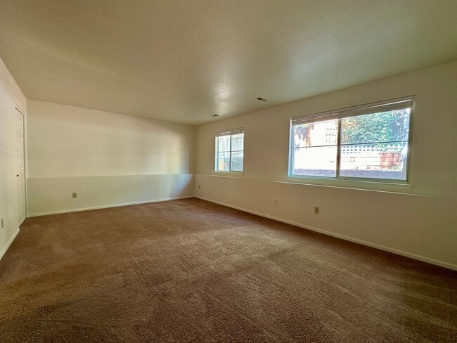 Building Photo - Cheery 3 bedroom 2 Bath Home! Available to...