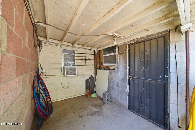 Building Photo - 5833 Ybarra Ct