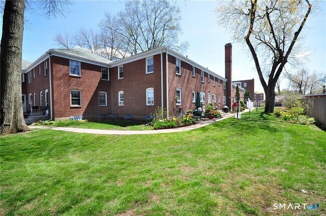 Building Photo - 53 Robin Rd